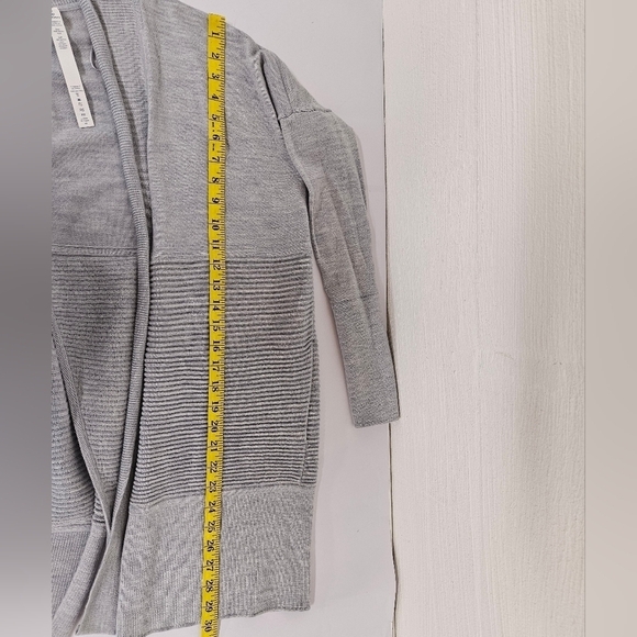 Lululemon Sit In Lotus Wrap II Merino Wool Ice Blue Gray Heather Cardigan Sz 6 - Picture 10 of 10